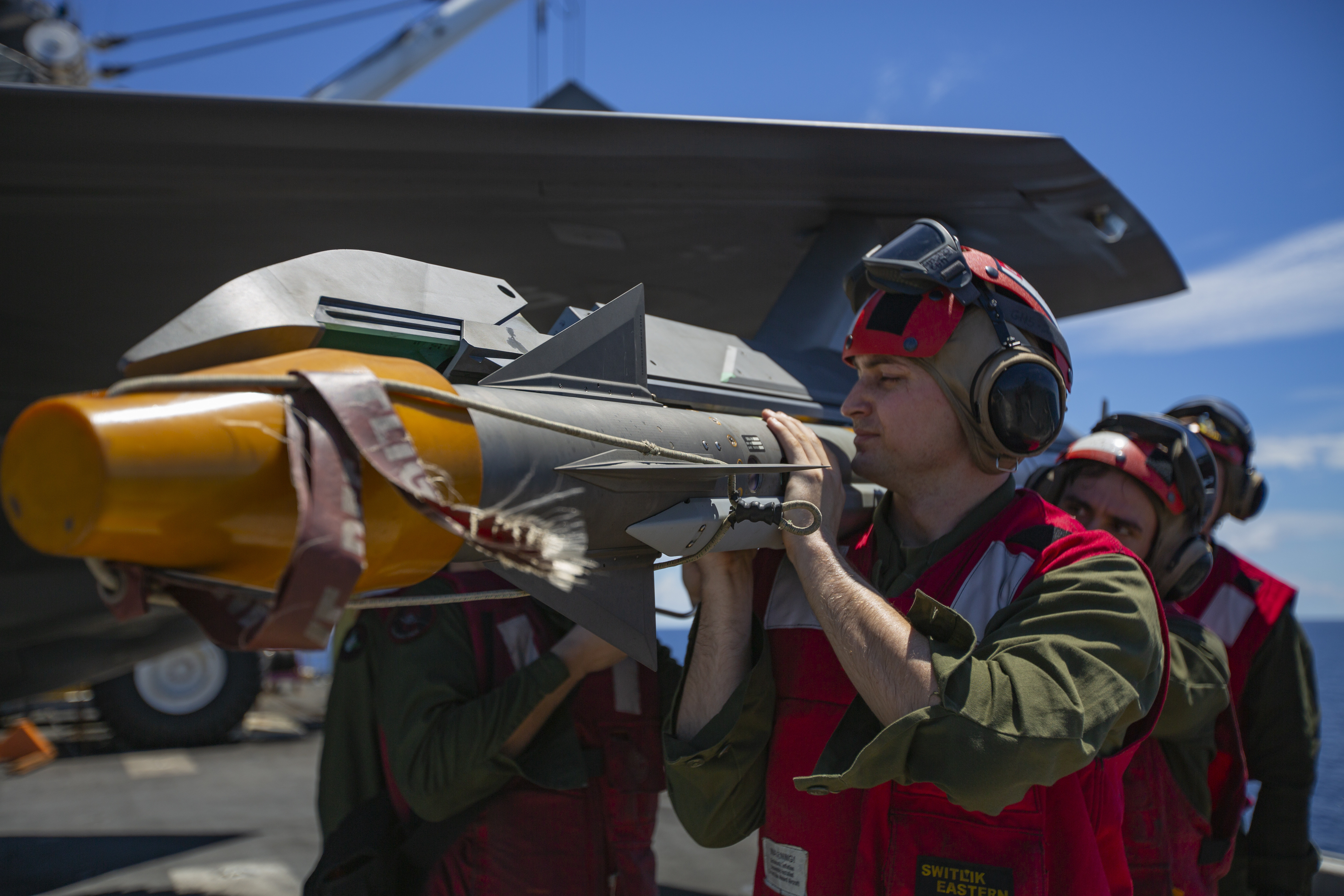 AIM-9X SIDEWINDER MISSILE