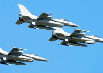 Ukrayna ilk F-16 savaş uçaklarını teslim aldı